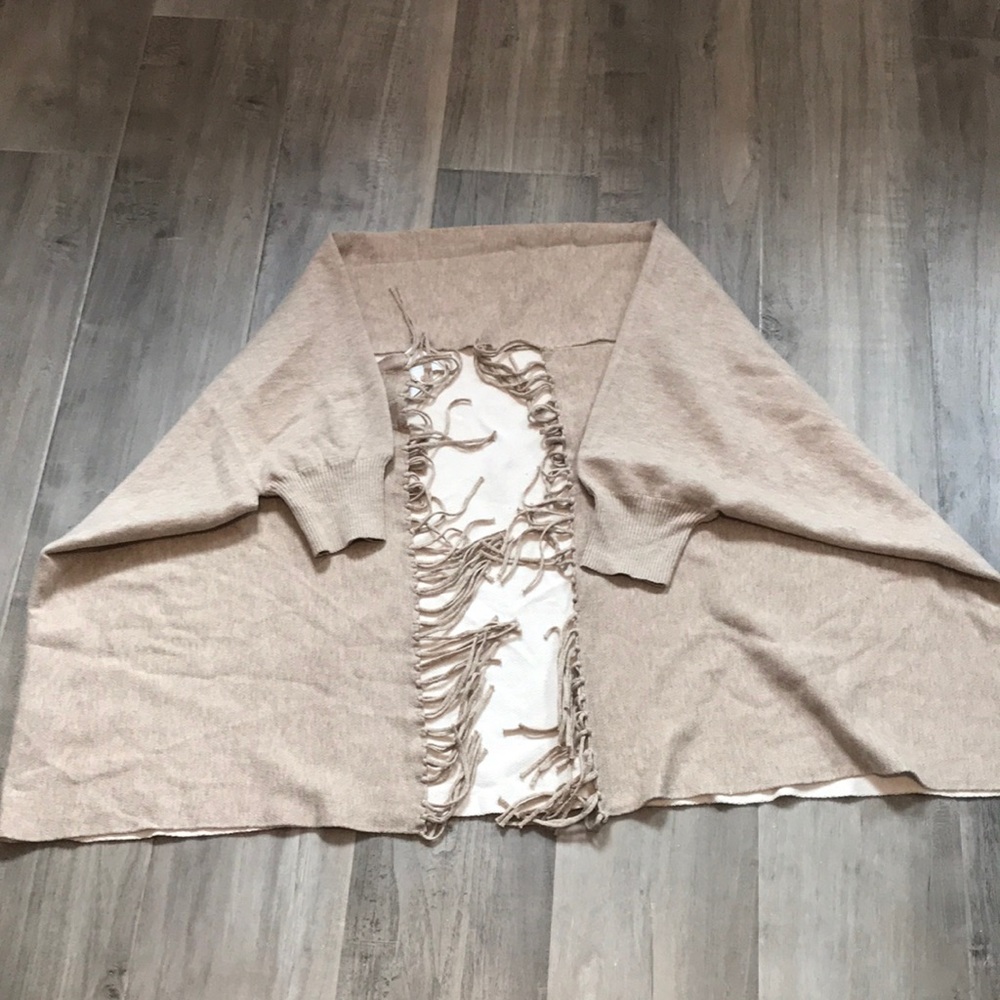 Tommy Bahama women's reversible scarf with half Sleeves.